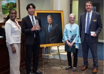 Alexis Swann MBA ’93, President at TowneBank; Benjamin Fu BBA ’26; Betsy Calvo Anderson B.A. ’70, HON ’15, P ’00; and Todd Mooradian, Dean of the Mason School of Business. Photo: David F. Morrill