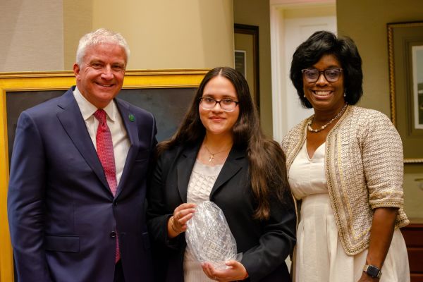 Image of Interim Dean Ron Hess, Business School recipient Fiorella Villacorta Torres, and TowneBank President Alexis Swann M.B.A. ’93